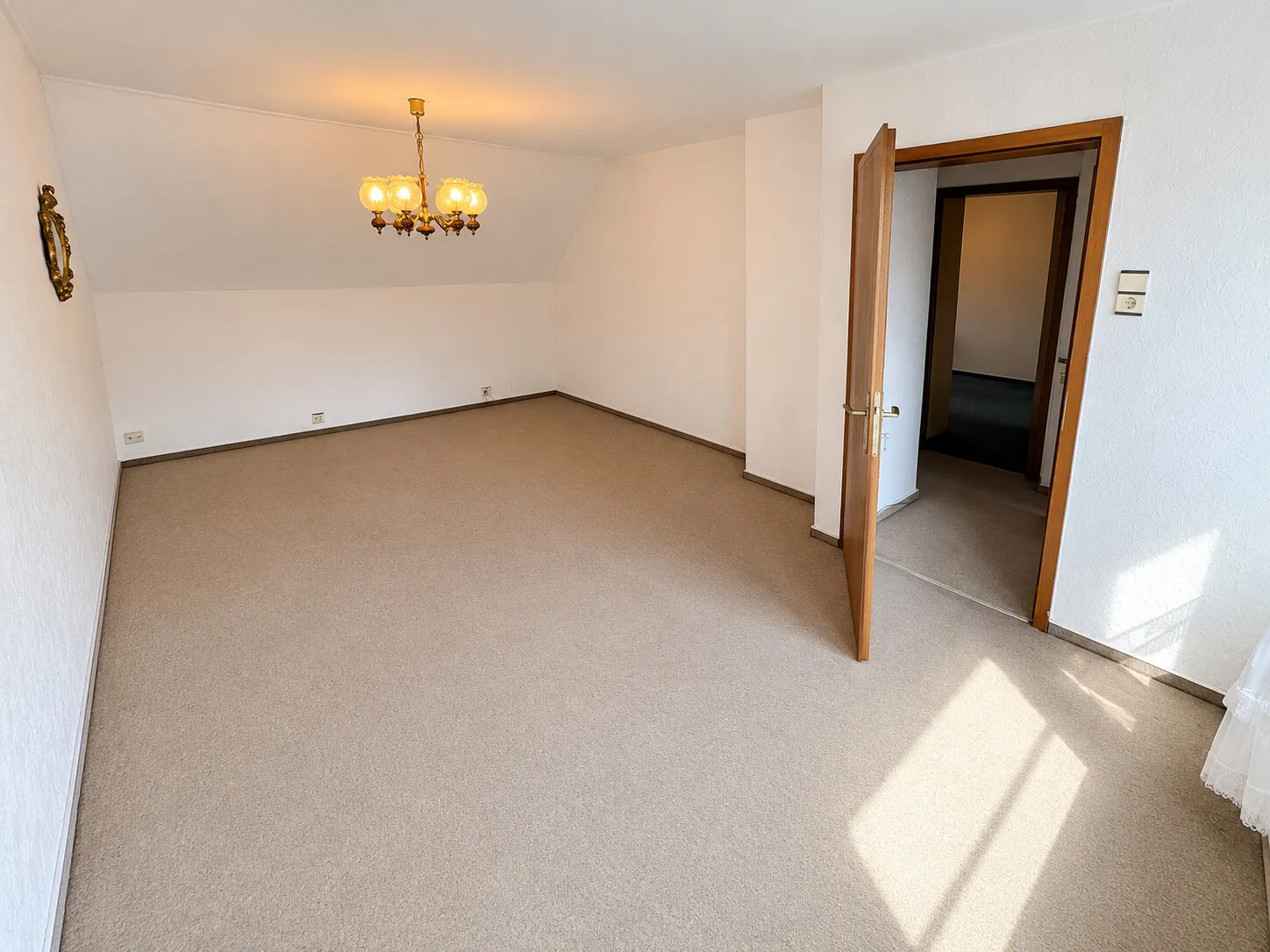 DG Zimmer rechts Ansicht 1