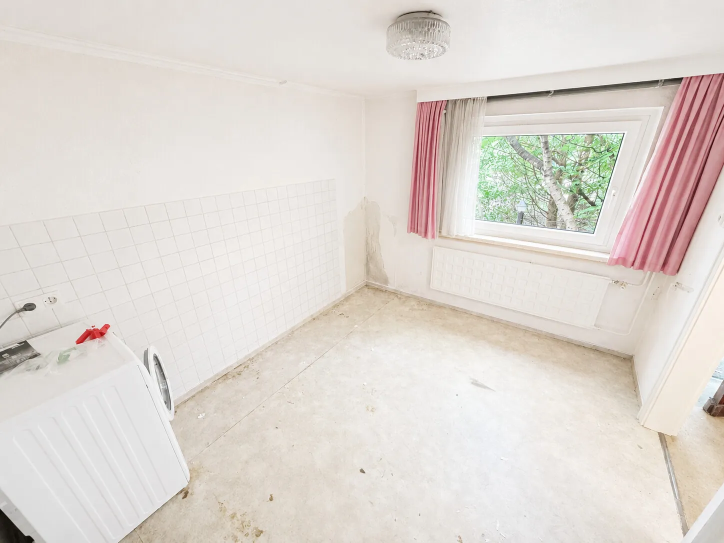 UG Zimmer 1 künftig Büro
