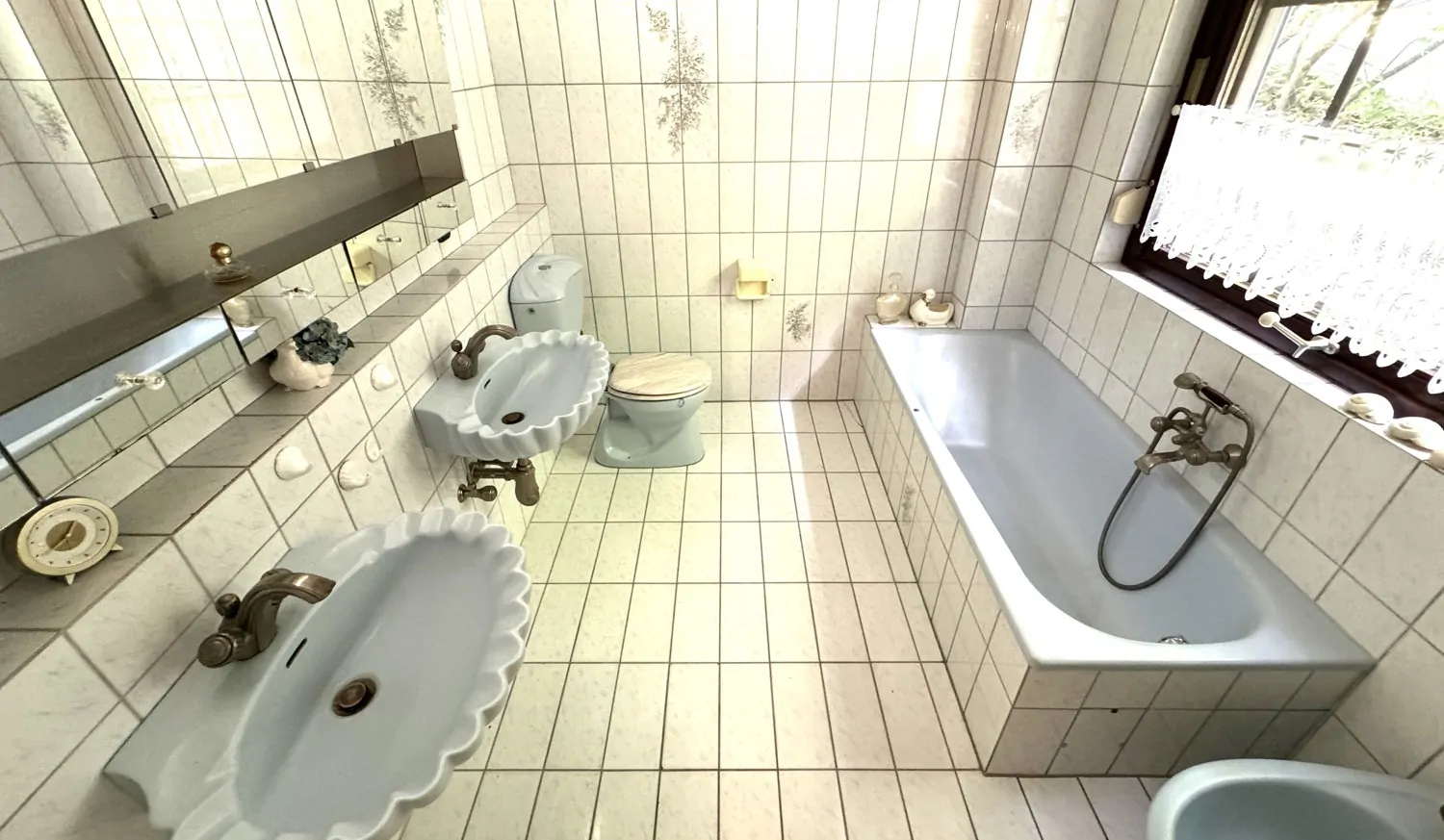 Badezimmer Wohnung EG