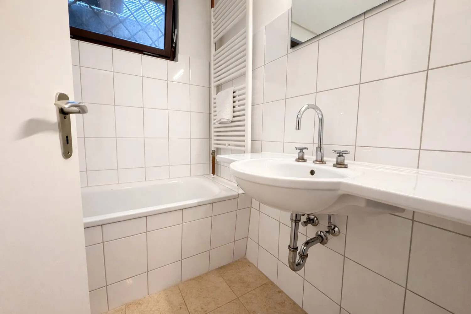 UG Badezimmer Einliegerwohnung Ansicht 2