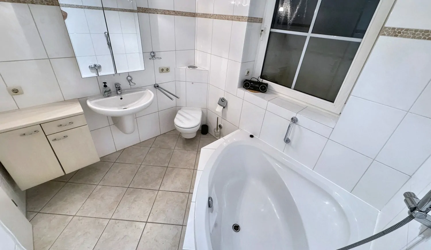 Badezimmer Ansicht 2