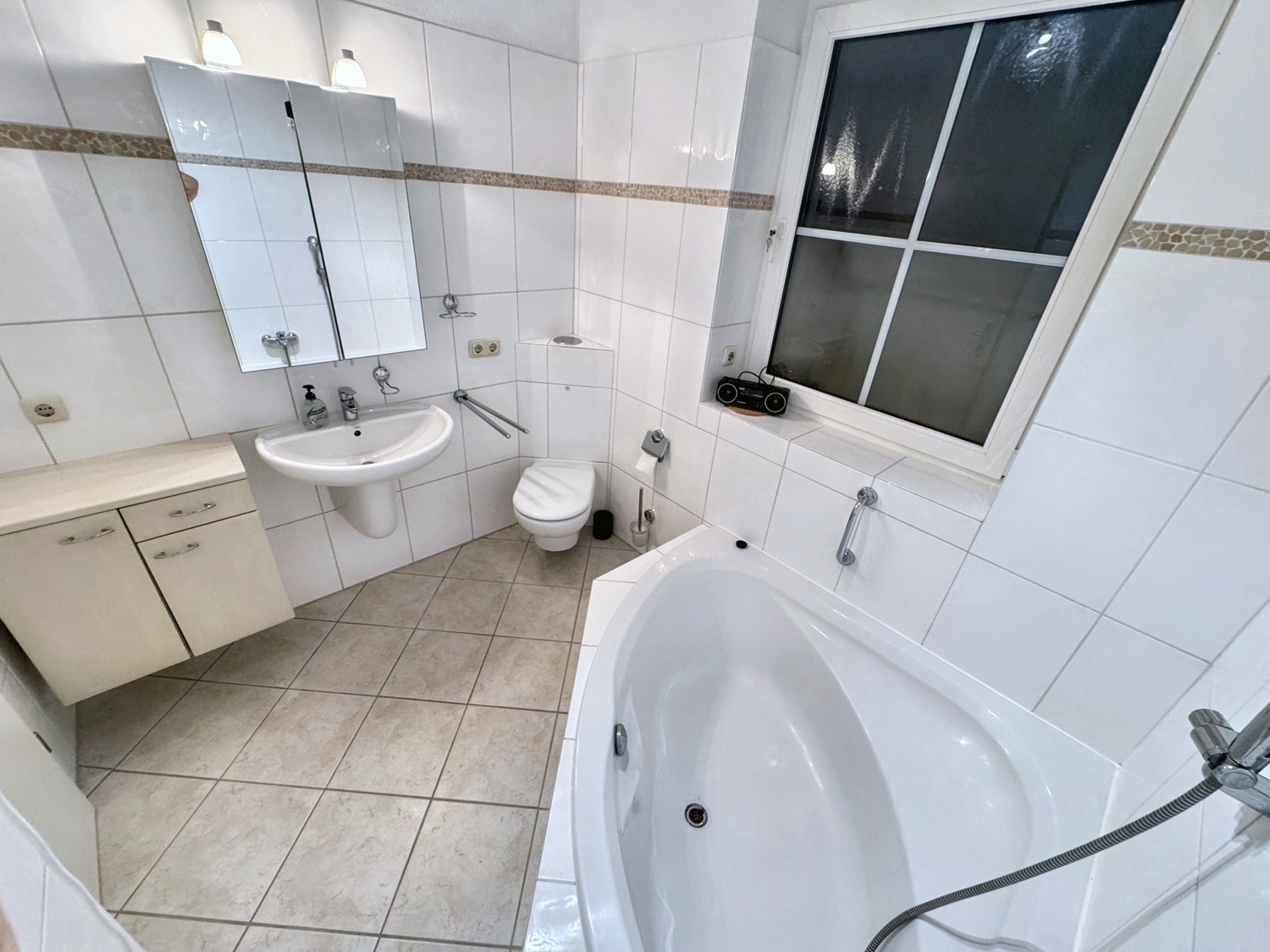 Badezimmer Ansicht 2