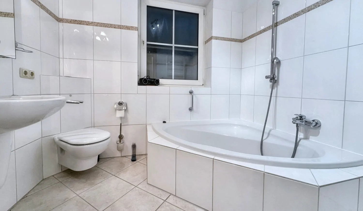 Badezimmer Ansicht 1