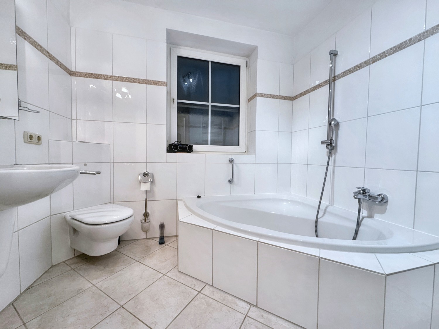Badezimmer Ansicht 1