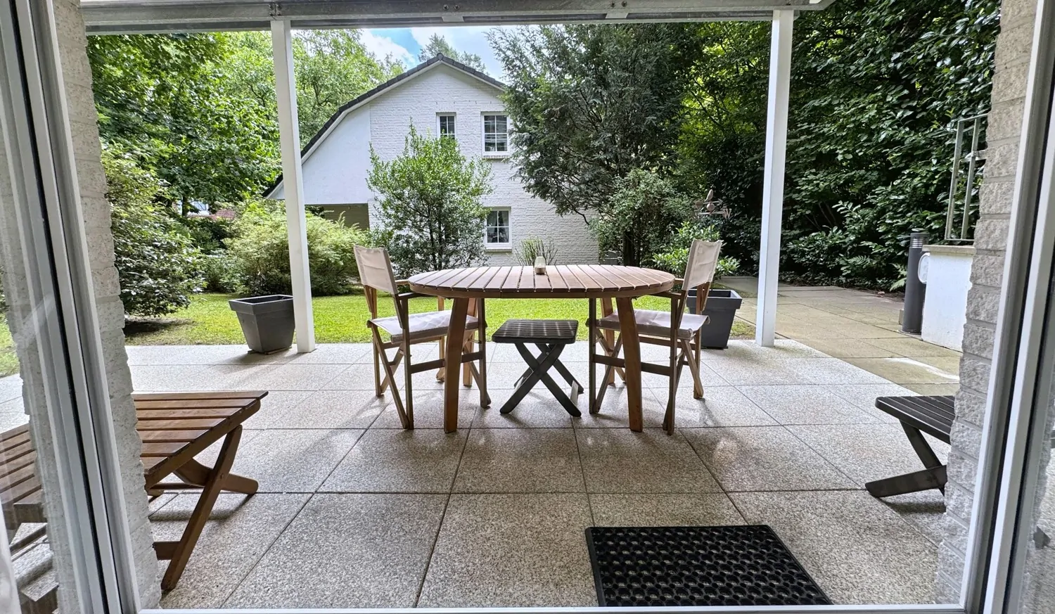 Blick aus dem Wohnbereich