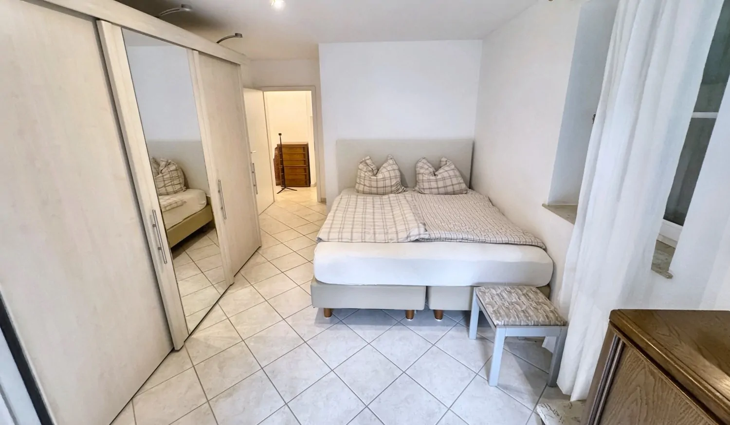 Schlafzimmer Ansicht 2