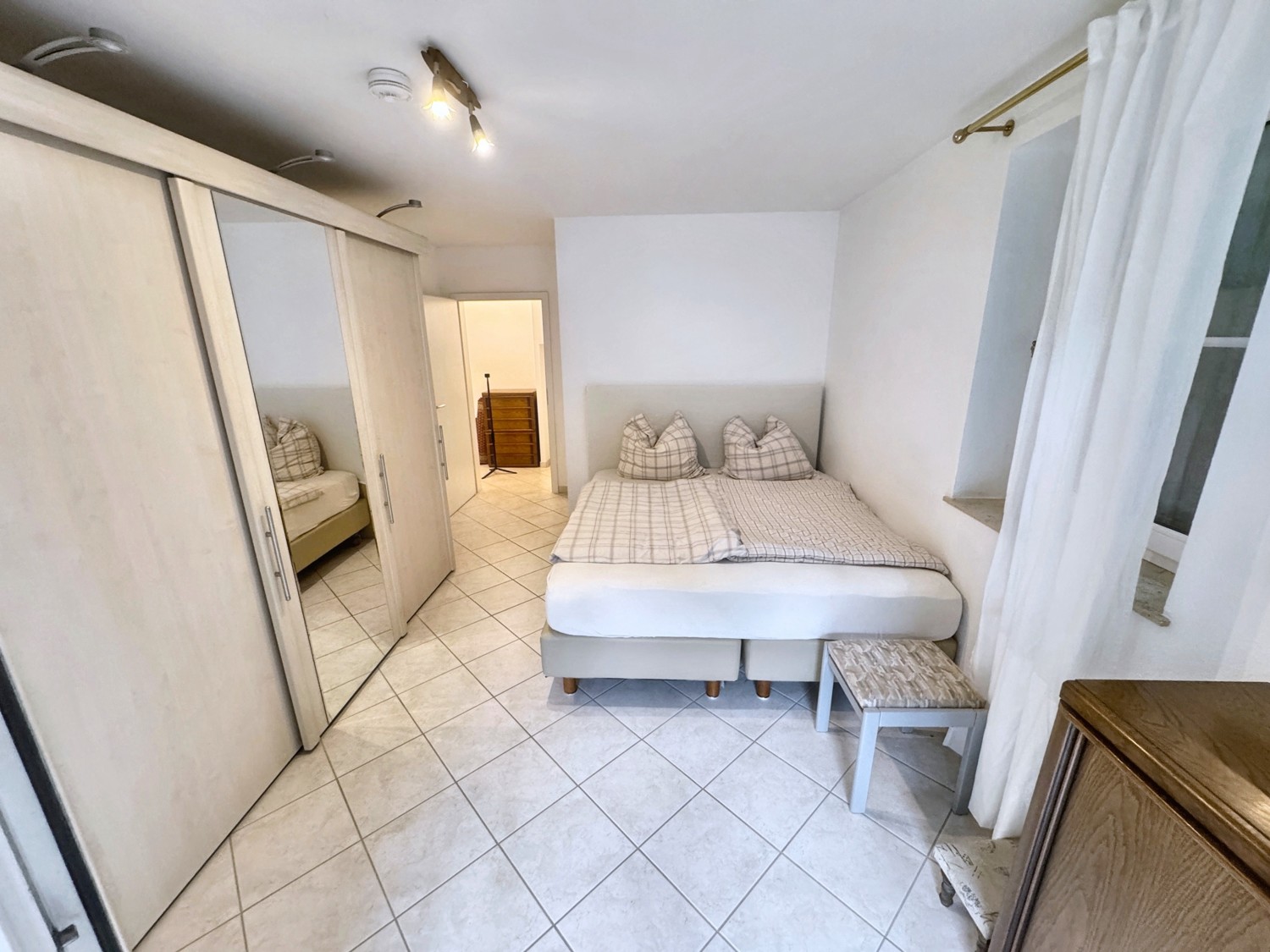 Schlafzimmer Ansicht 2