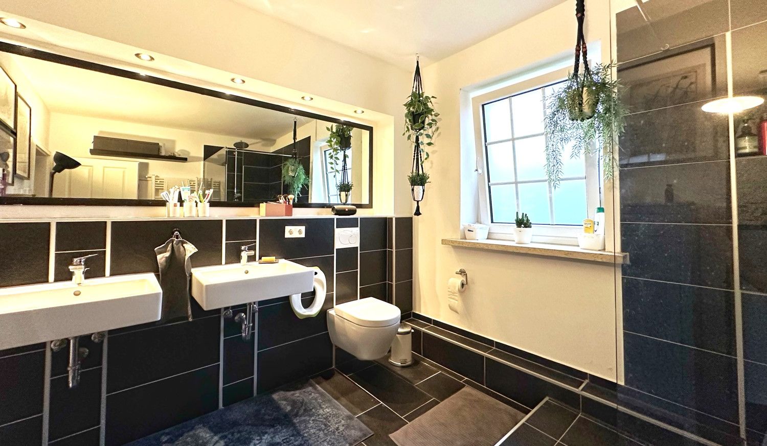 Badezimmer Hauptwohnung