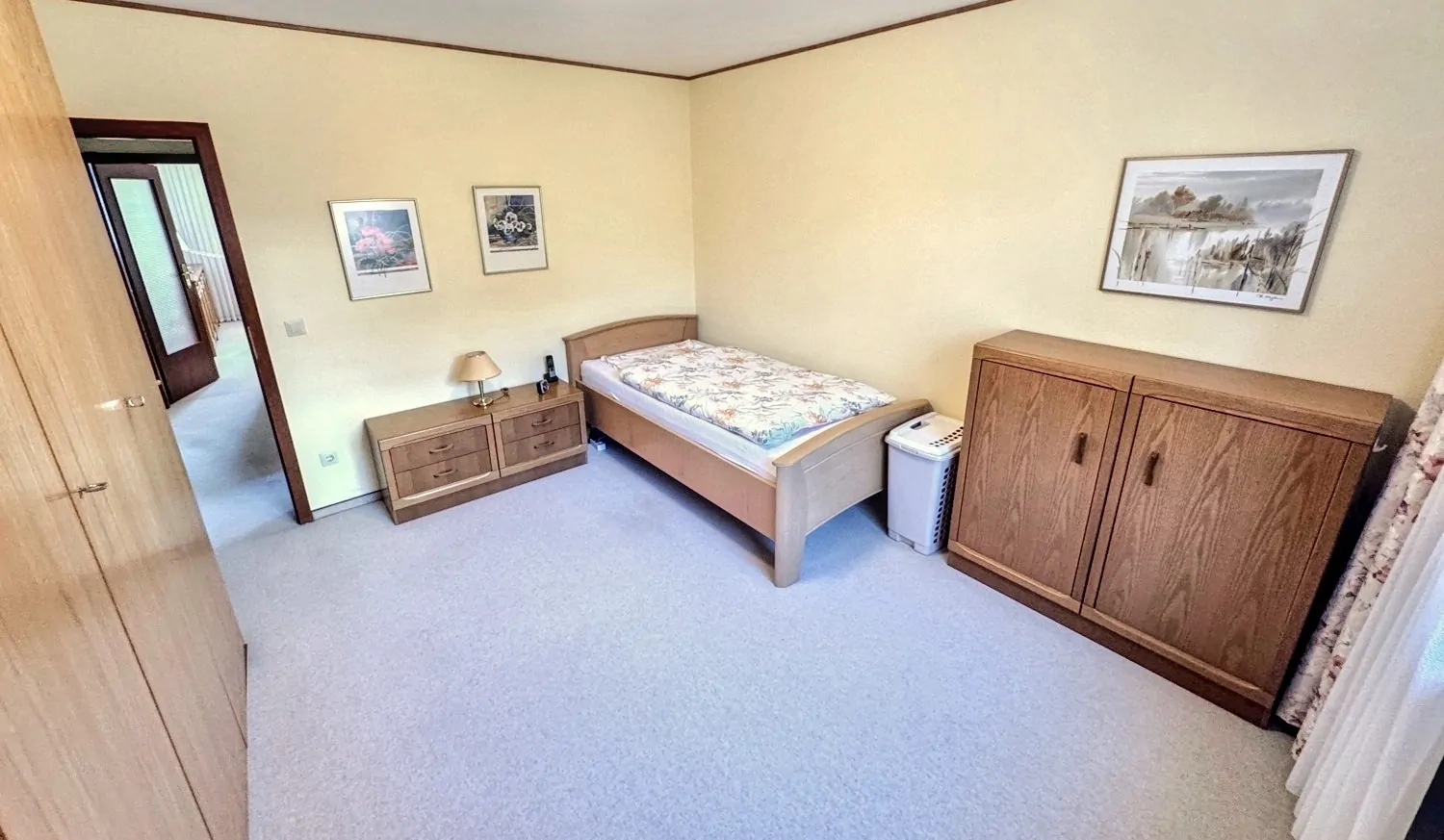 Schlafzimmer Ansicht 1