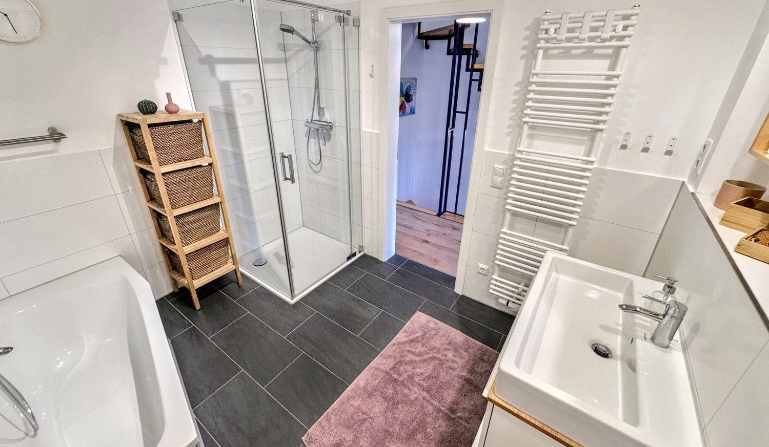 Badezimmer Ansicht 1
