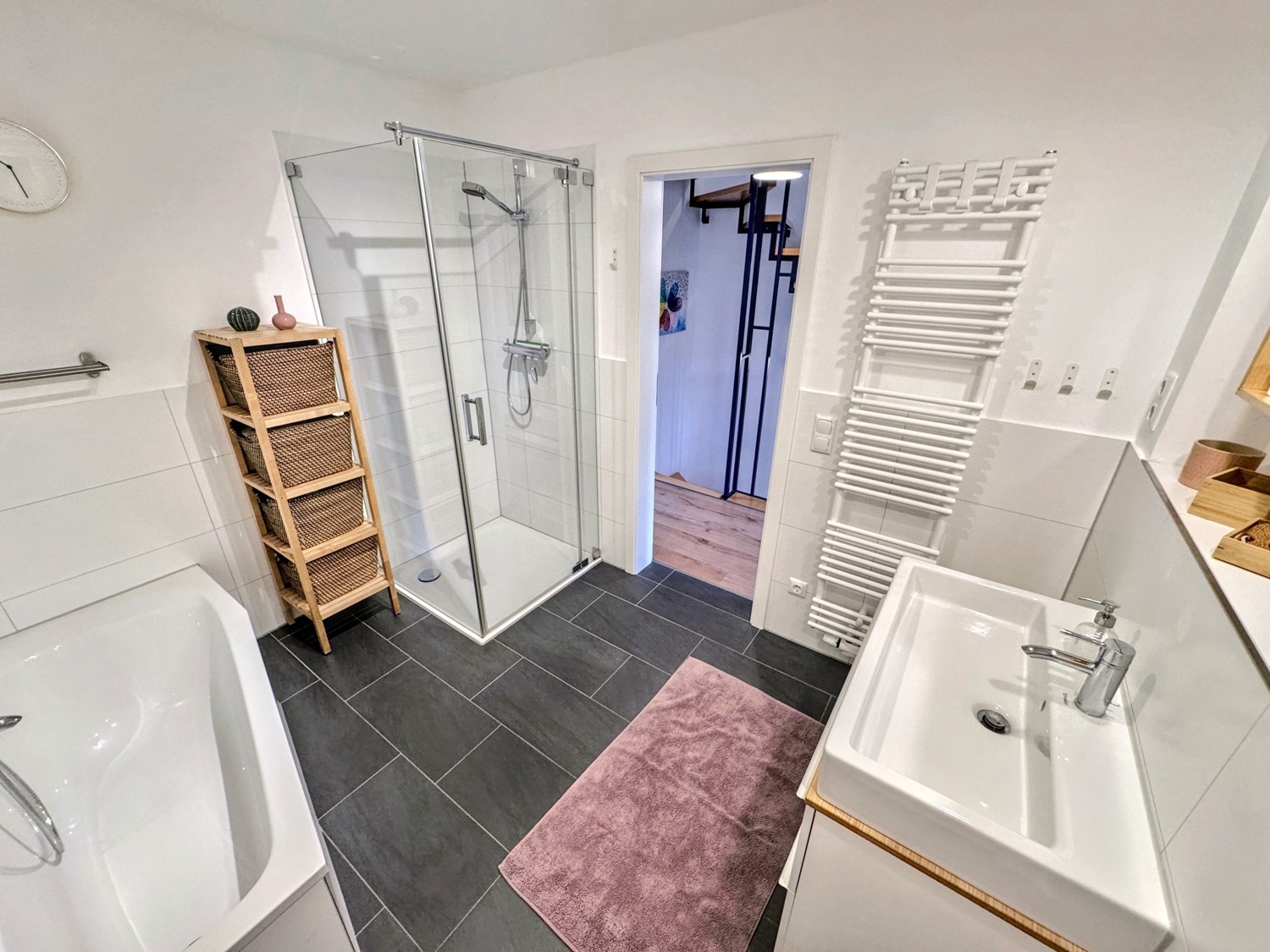 Badezimmer Ansicht 1