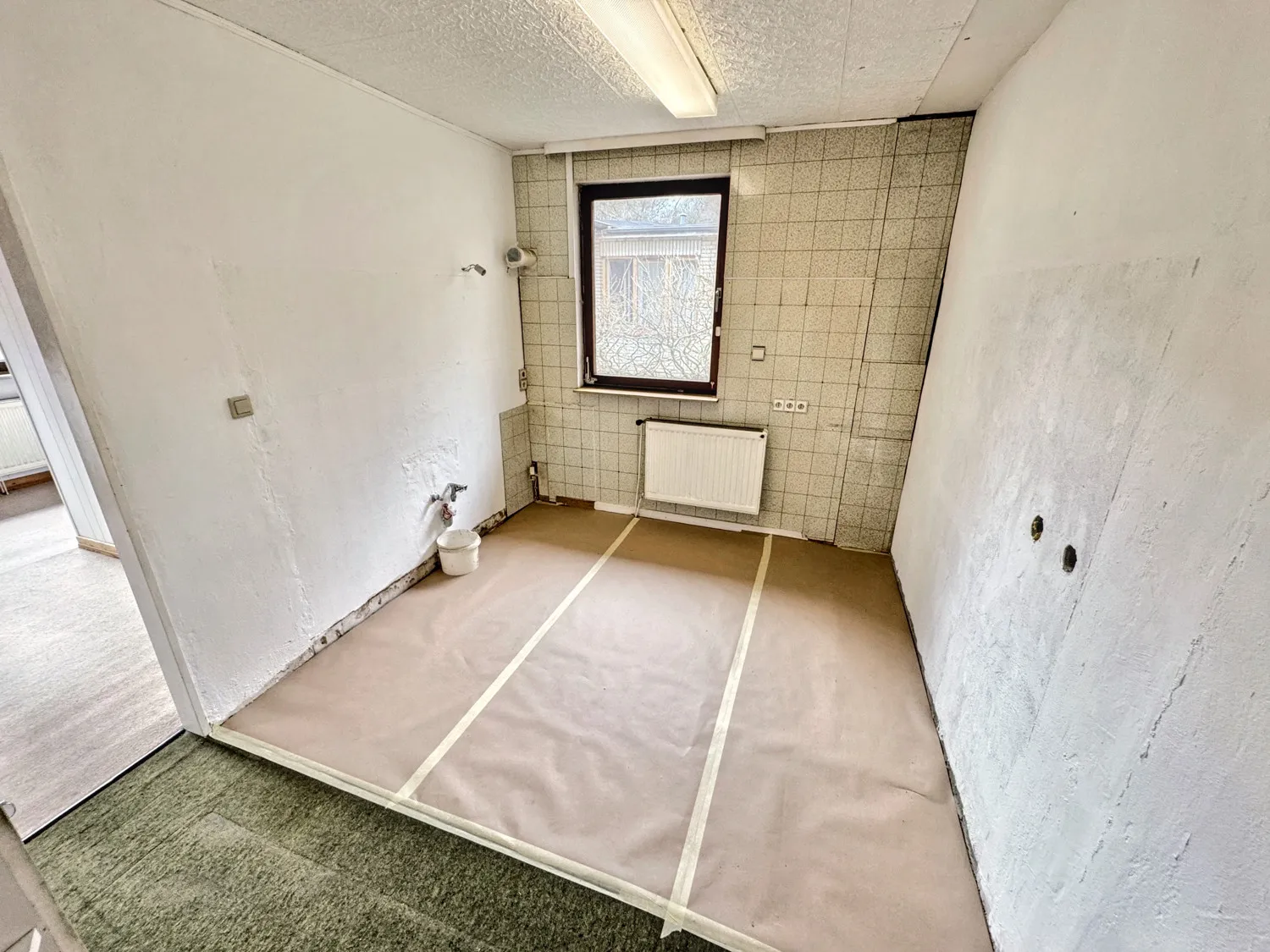 künftiges Badezimmer ehemals Küche Ansicht 1