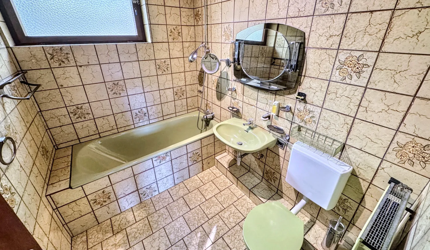 Badezimmer Ansicht 1