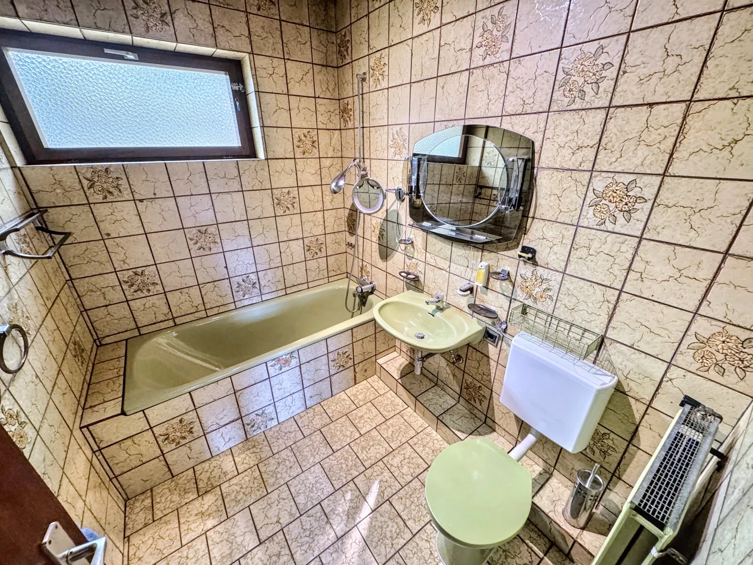 Badezimmer Ansicht 1