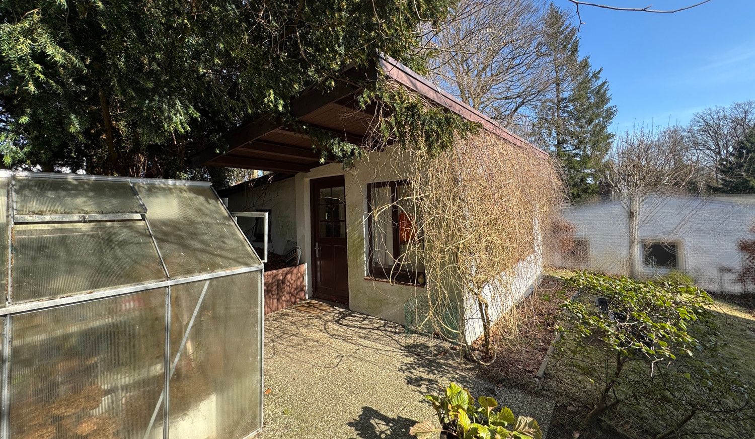 Massives Gartenhaus