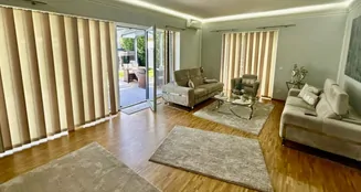 von_poll_real_estate_property_25038009_image_0