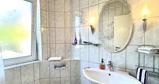 von_poll_real_estate_property_25038022_image_7