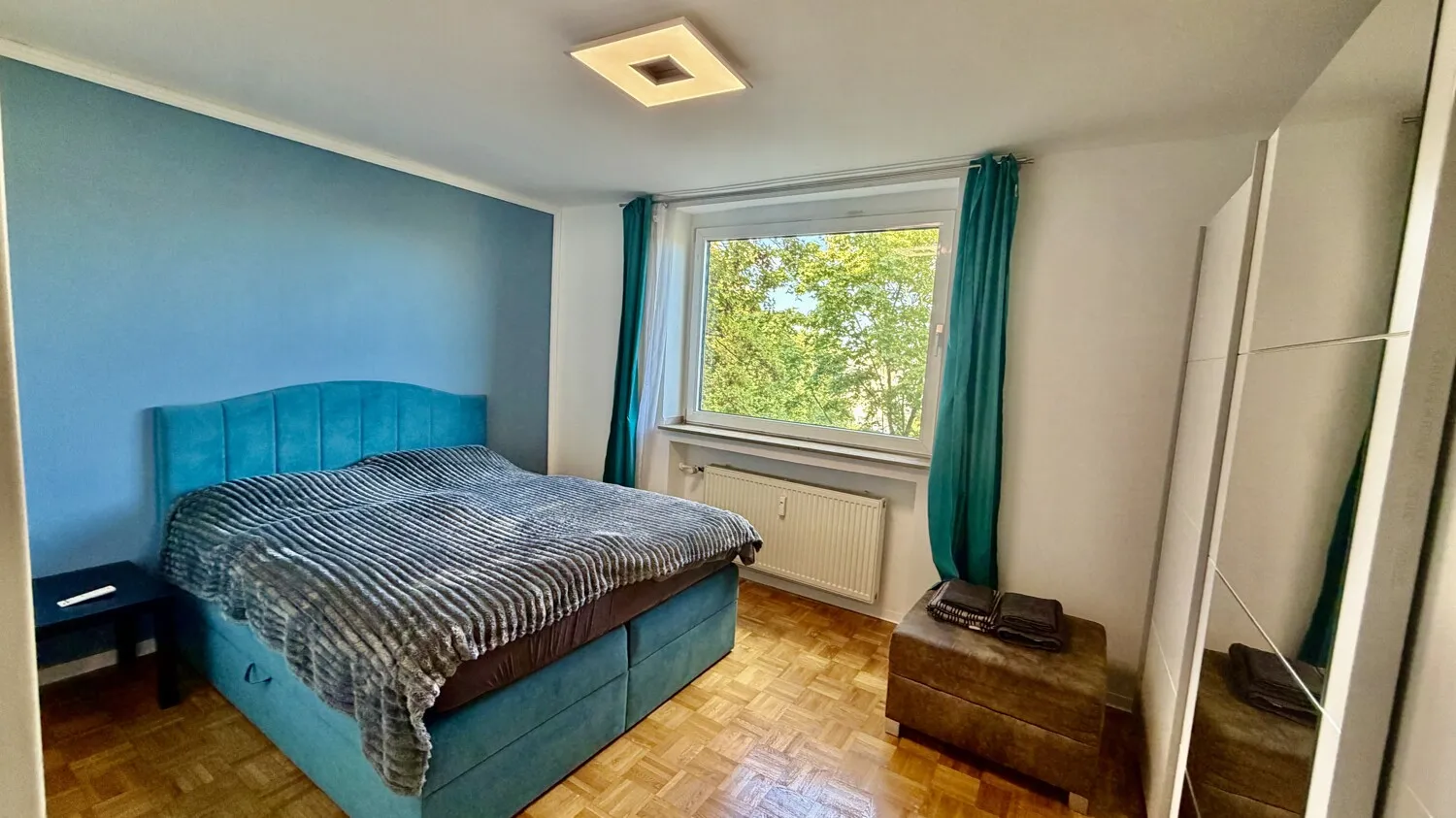 Schlafzimmer 1