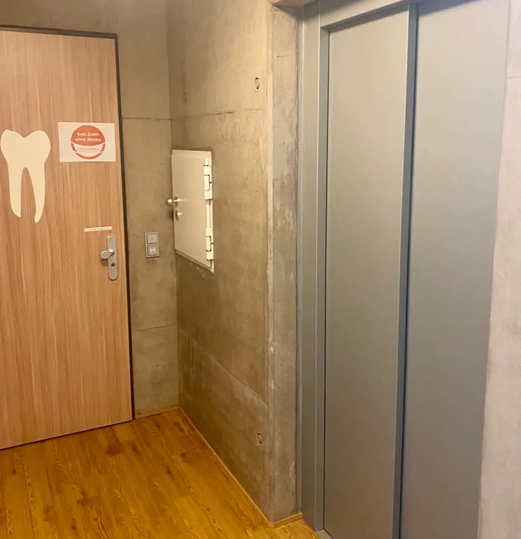 Treppenhaus  - Aufzug