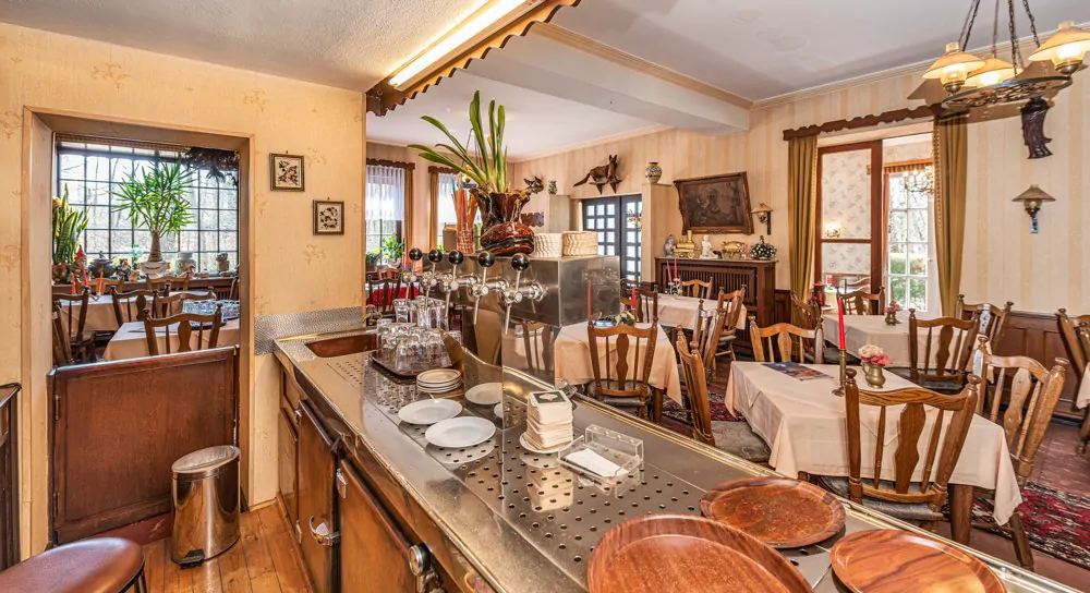 Blick Bar in den Gastraum