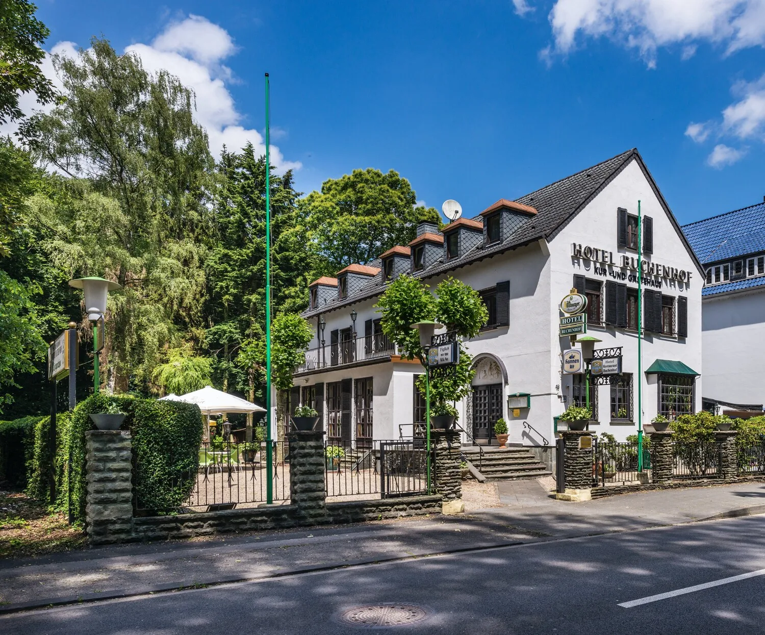 Peace and tranquility by the Volksgarten... A traditional house with all the amenities