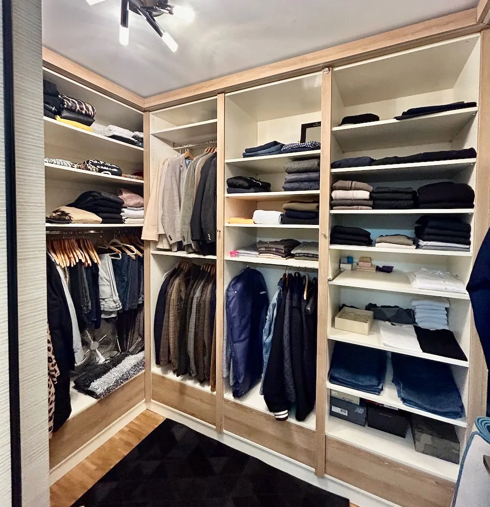 begehbarer Kleiderschrank