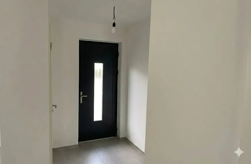 Flur mit Eingangstür