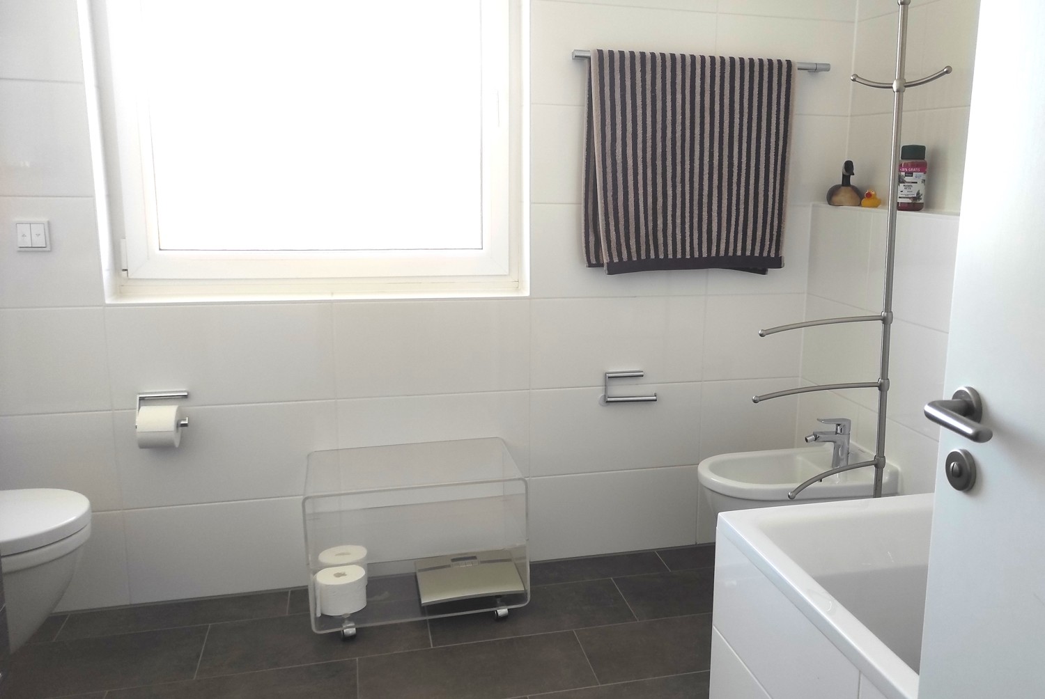Tageslichtbad mit Wanne & Bidet