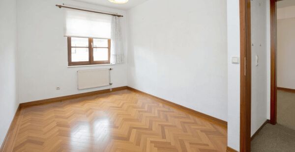 Schlafzimmer1- leer- mit Boden Visualisiert