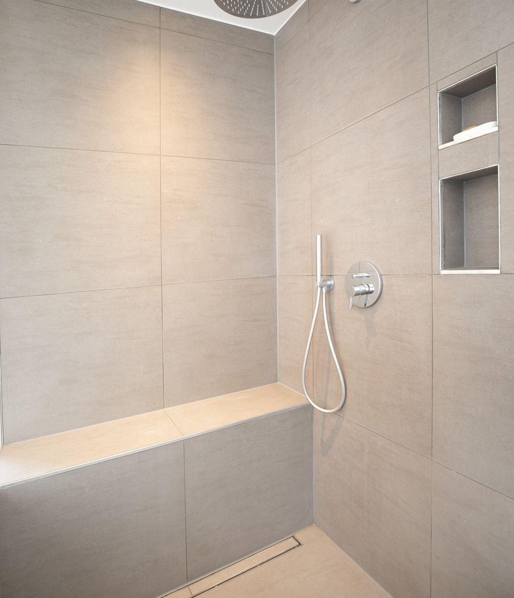 Badezimmer-Dusche1. OG