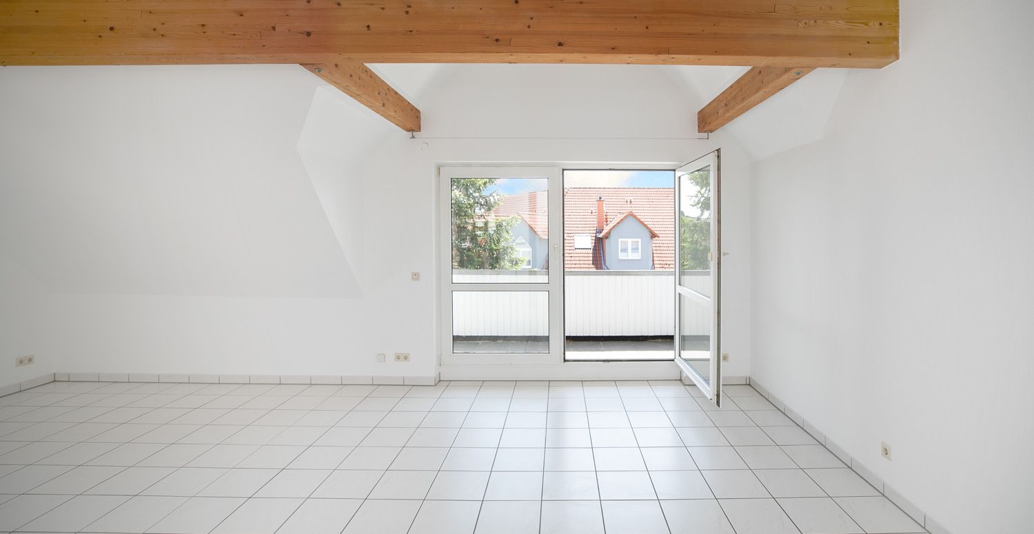 Wohnzimmer mit Balkon