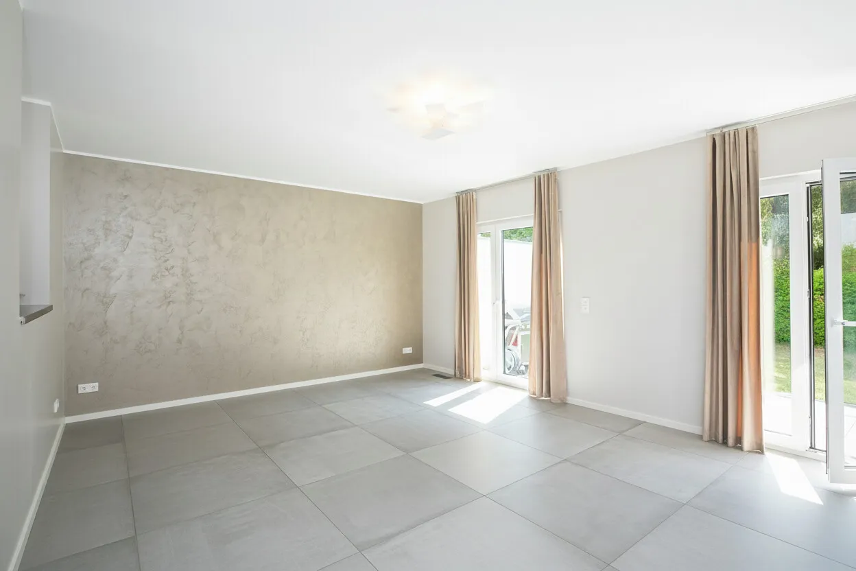 Modern family home with skyline view in Götzenhain