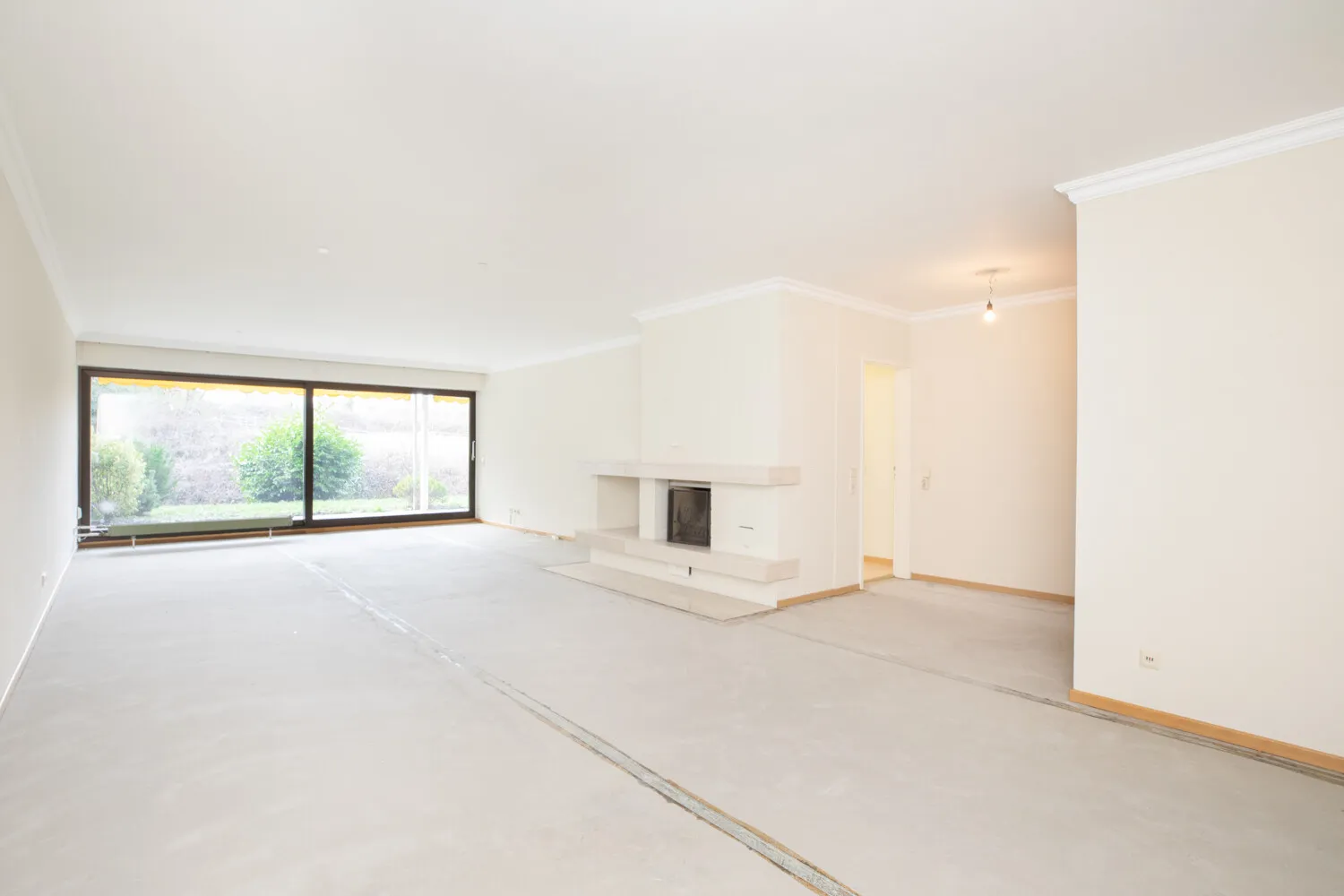 3-Zimmer-Wohnung in Hanglage mit Terrasse & kleinem Garten in Dreieichenhain