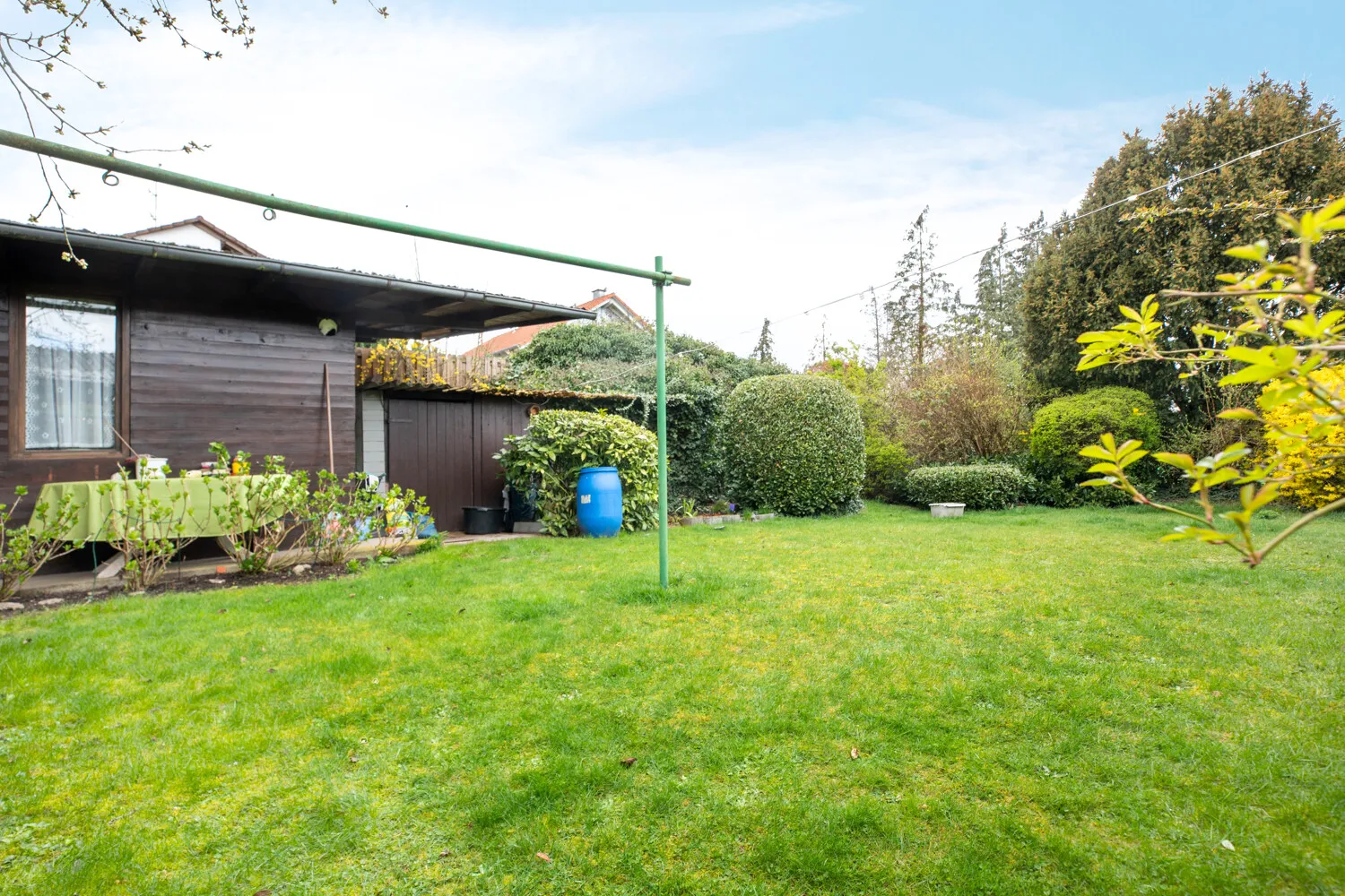 Garten mit Schuppen