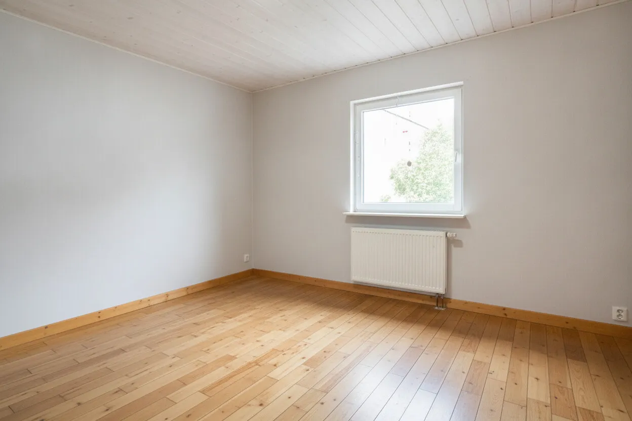 Arbeitszimmer EG leer