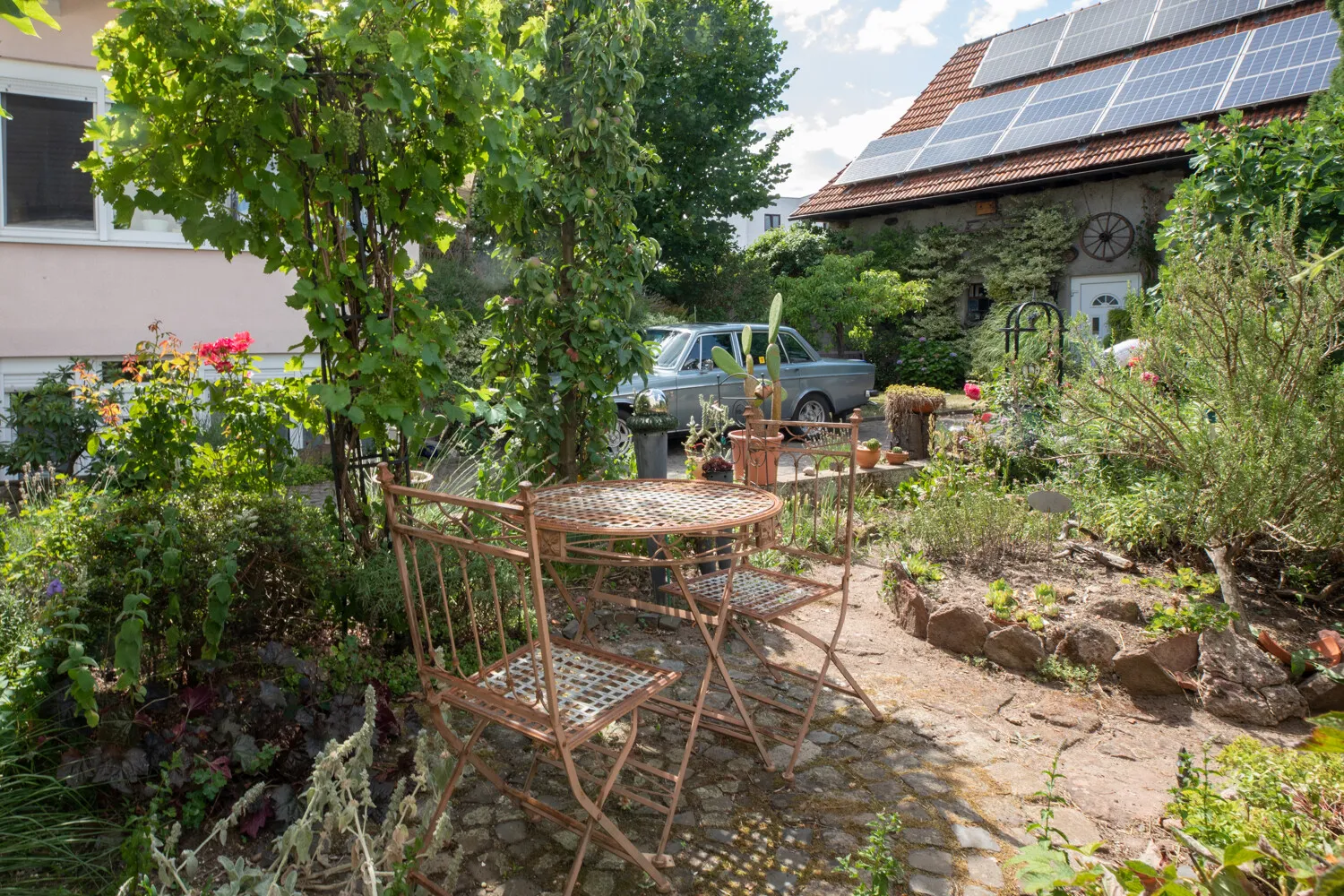 Garten mit Blick Scheune