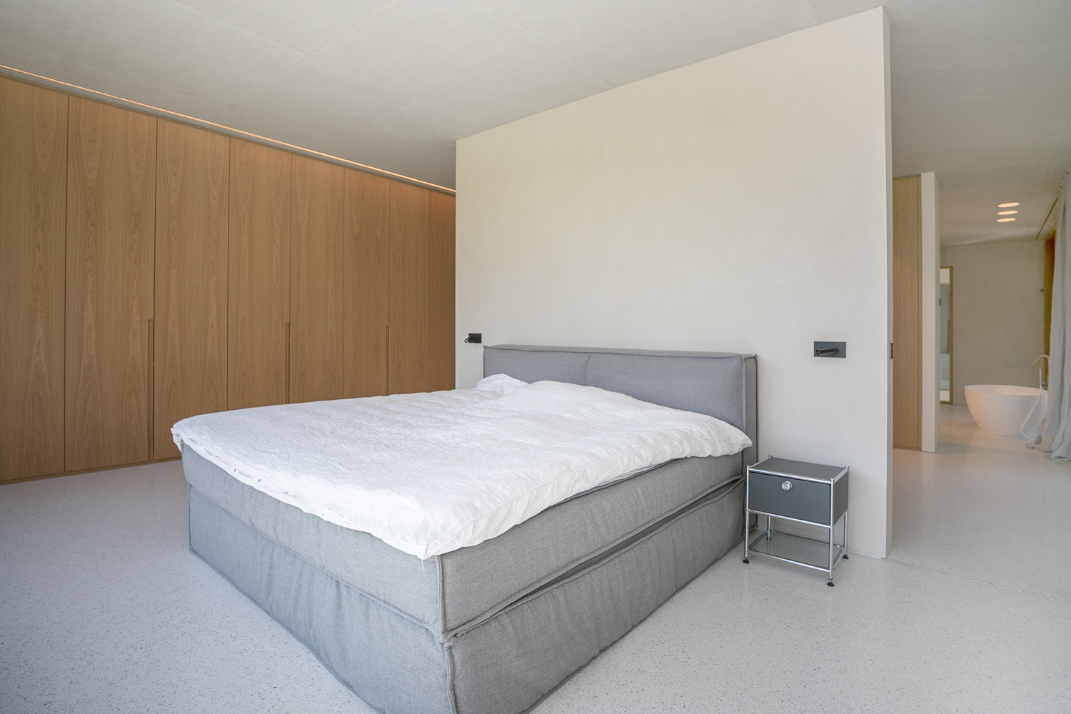 Großzügiges Schlafzimmer
