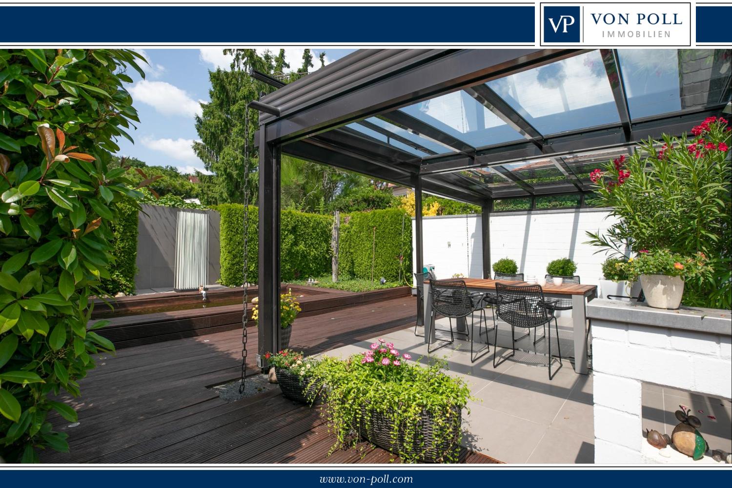 Terrasse mit Außenbereich-logo