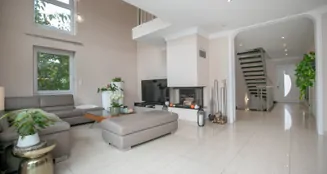 von_poll_real_estate_property_24004050_image_1