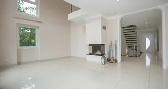 von_poll_real_estate_property_24004050_image_2