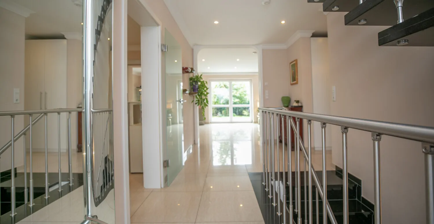 Entree mit "Weitblick" in den Garten