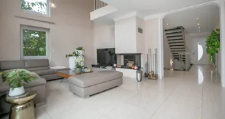 von_poll_real_estate_property_24004050_image_0