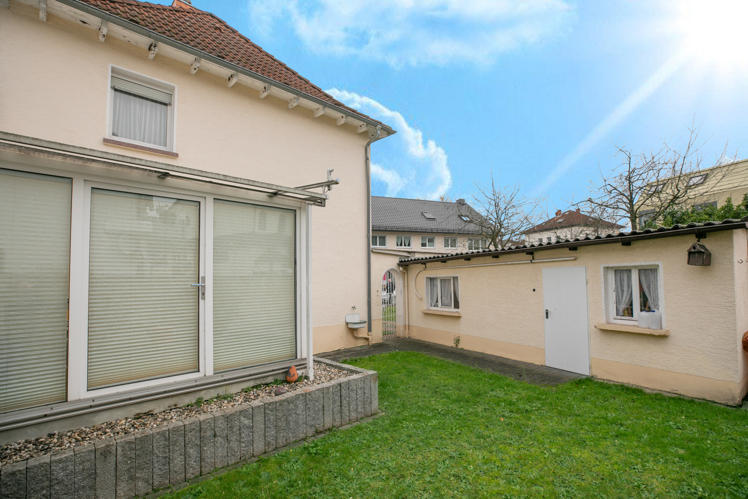 Wintergarten und Garage