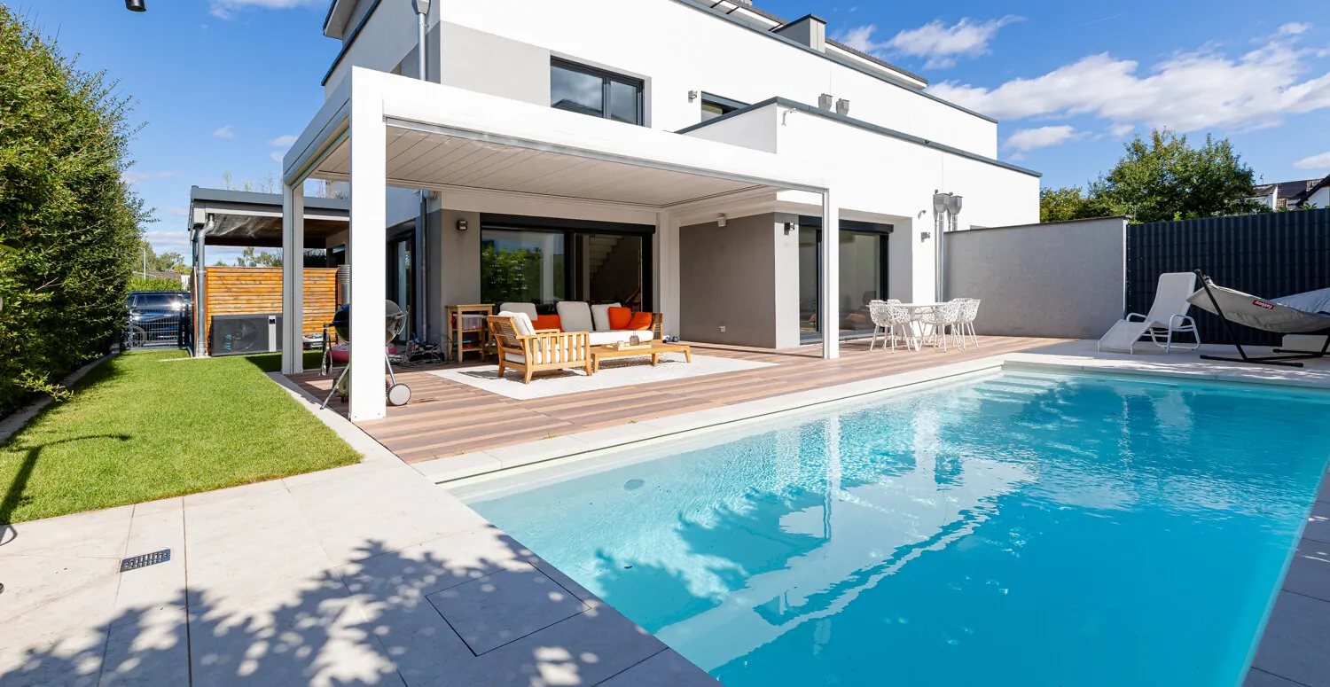 Garten, Pool und Terrasse