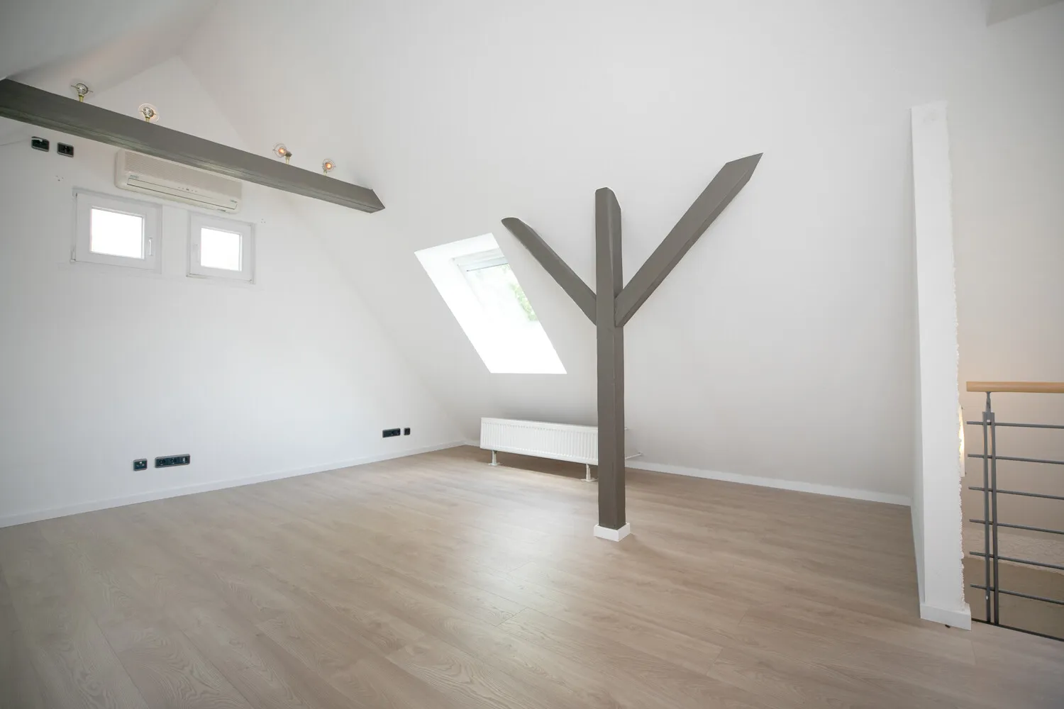 Schlaf-/Arbeitszimmer DG