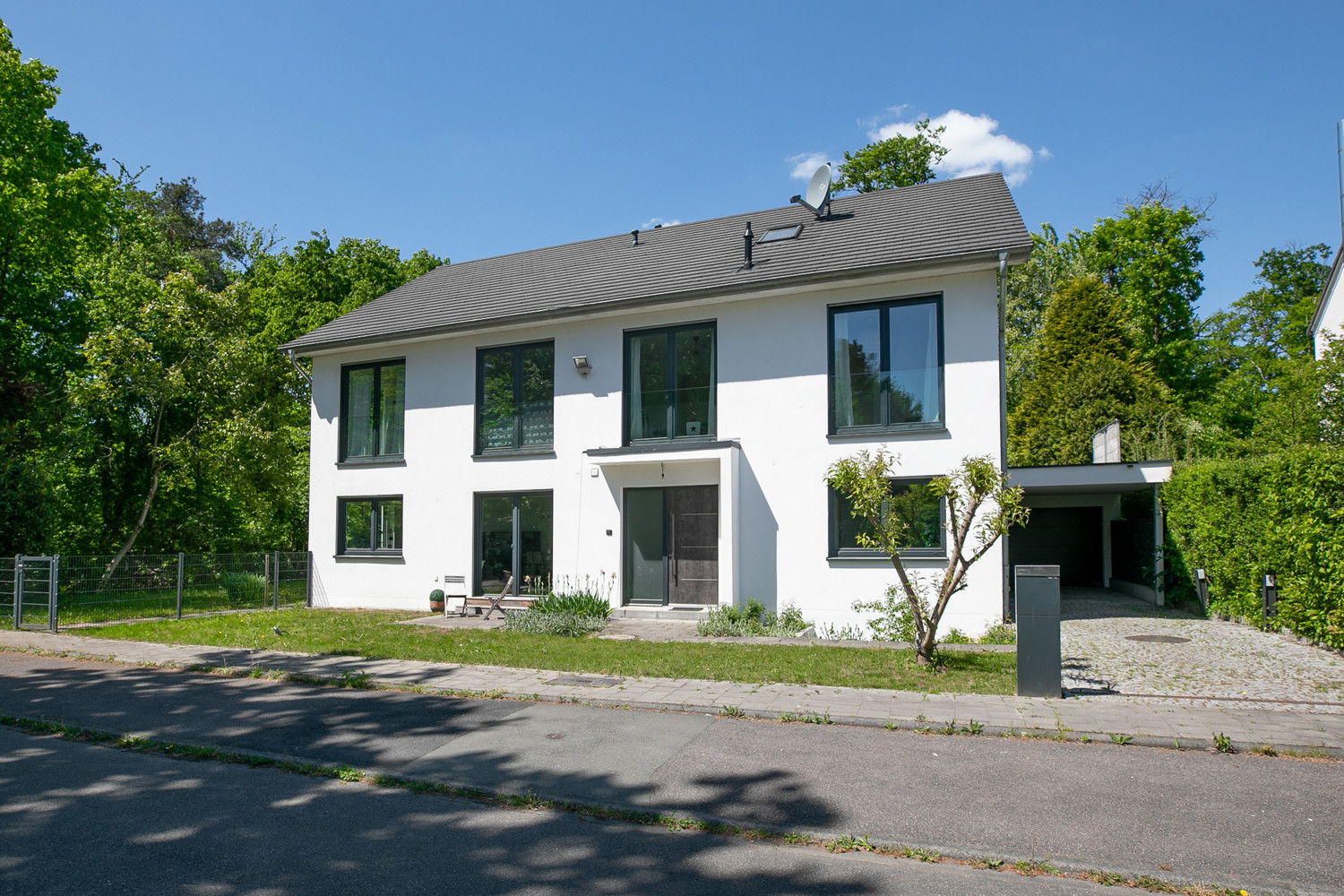 Straßenansicht