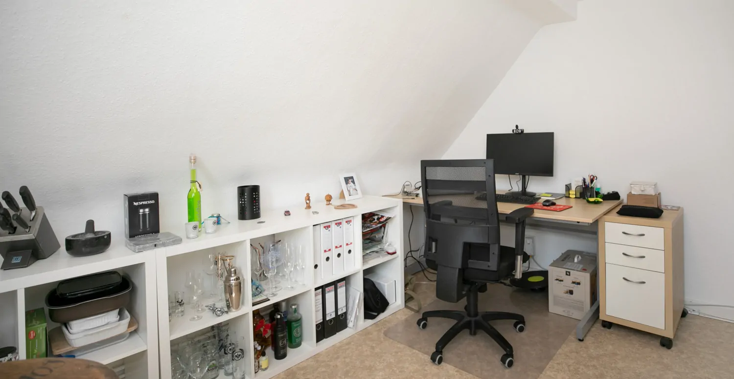 Küche und Arbeitsbereich DG