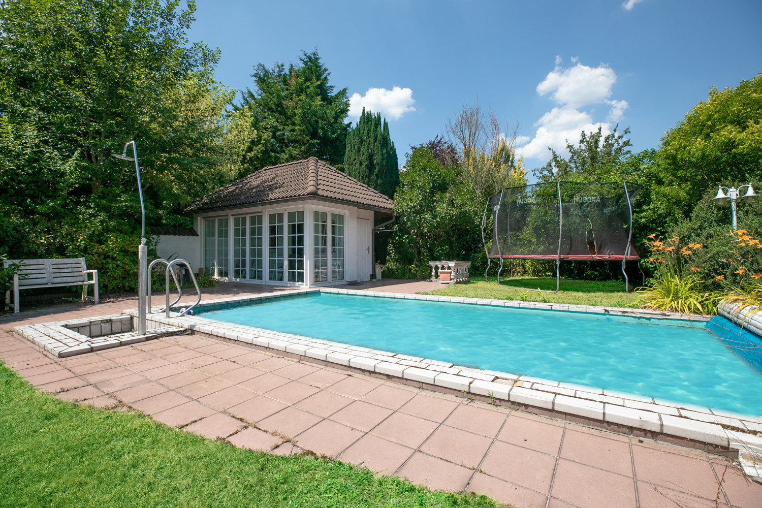 Pool und Poolhaus