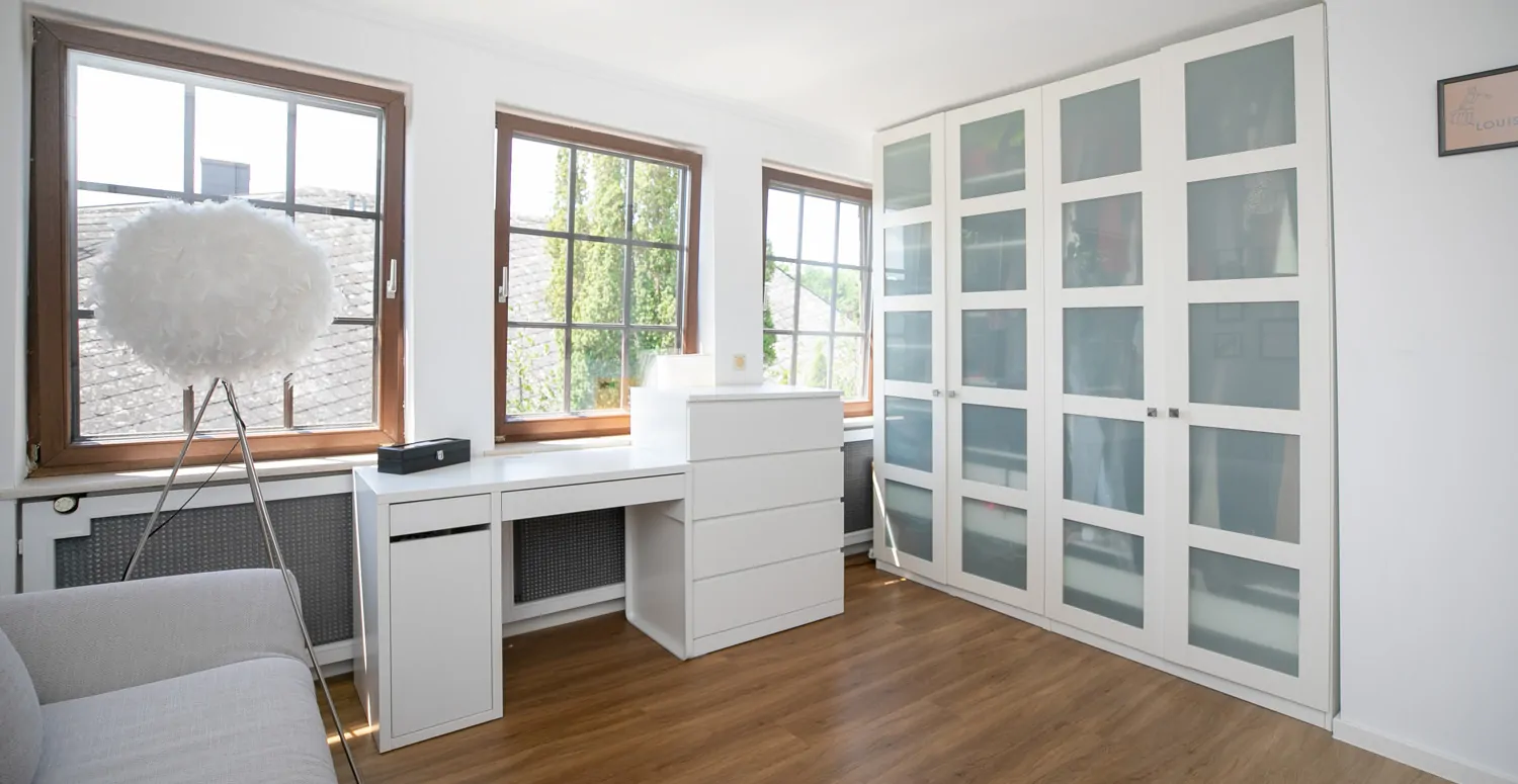 Arbeits-/Ankleidezimmer OG