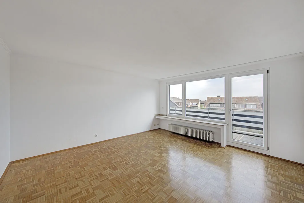 Wohnzimmer mit Balkon